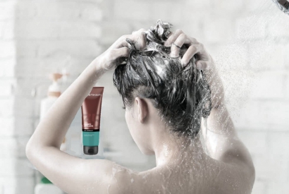 Pourquoi utiliser un shampooing antipelliculaire? 