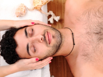 Cómo darse un masaje capilar para estimular el crecimiento del pelo 