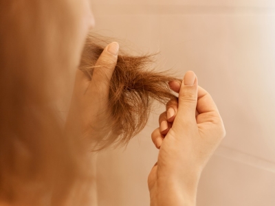 Rutina de cuidado para sanear el pelo dañado