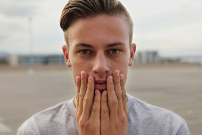 Est-ce que le gel et la cire capillaires font tomber les cheveux?